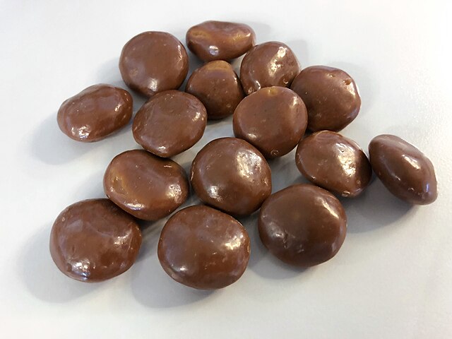Milk Duds 5oz (141g) Theatre Box - American Candy Sweets - Imported